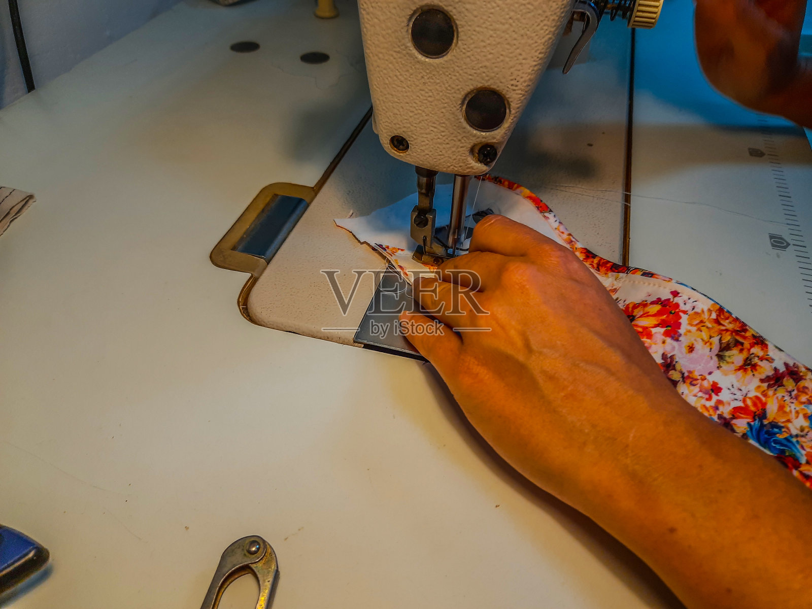 桌布制成的口罩照片摄影图片