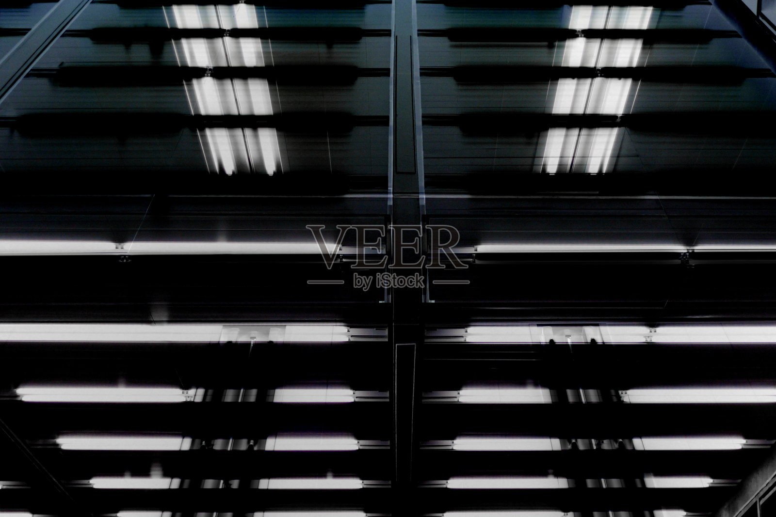 发光结构。日光灯天花板的数字渲染图像。现代建筑、工业或技术的抽象背景。照片摄影图片