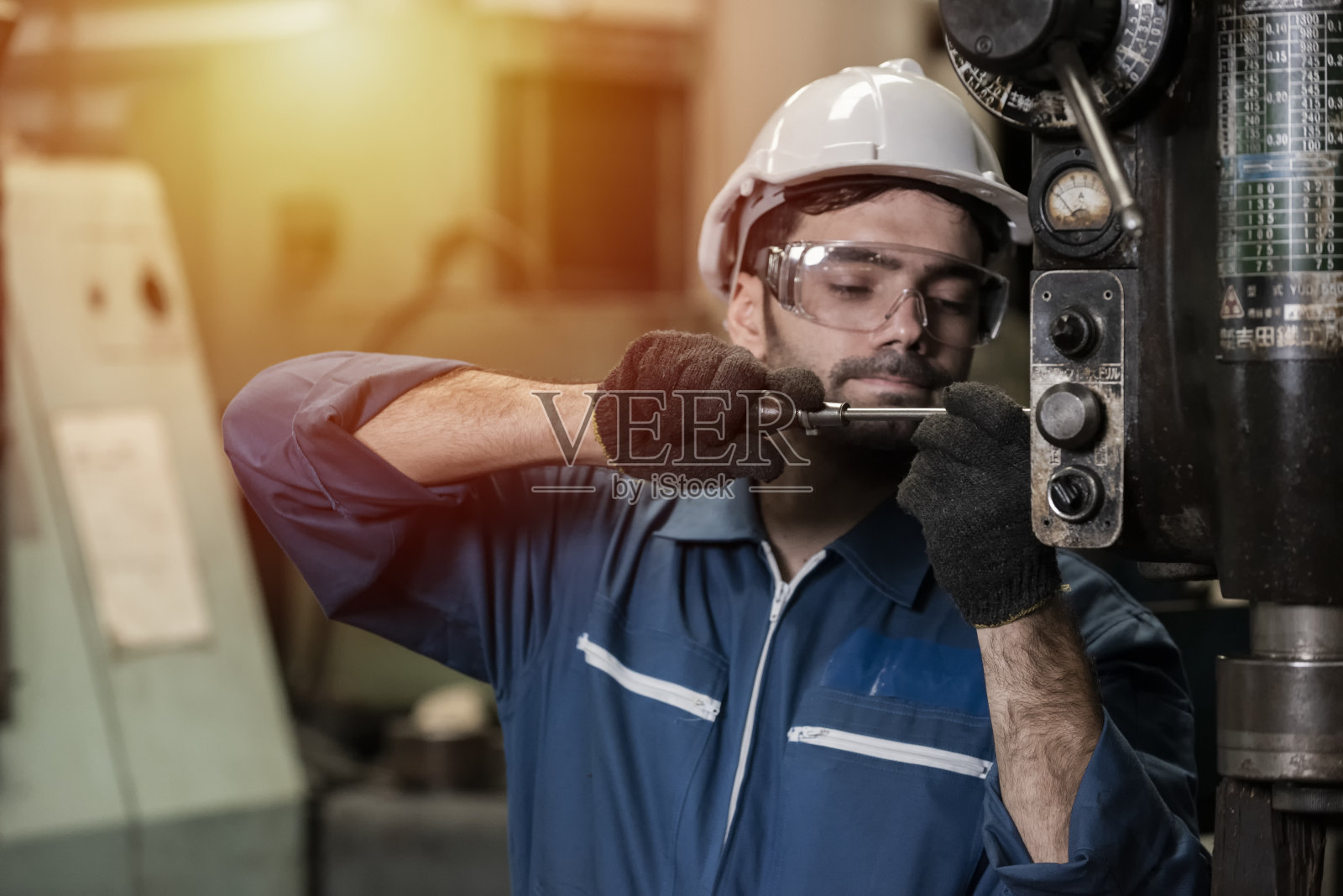 服务工程师照片摄影图片