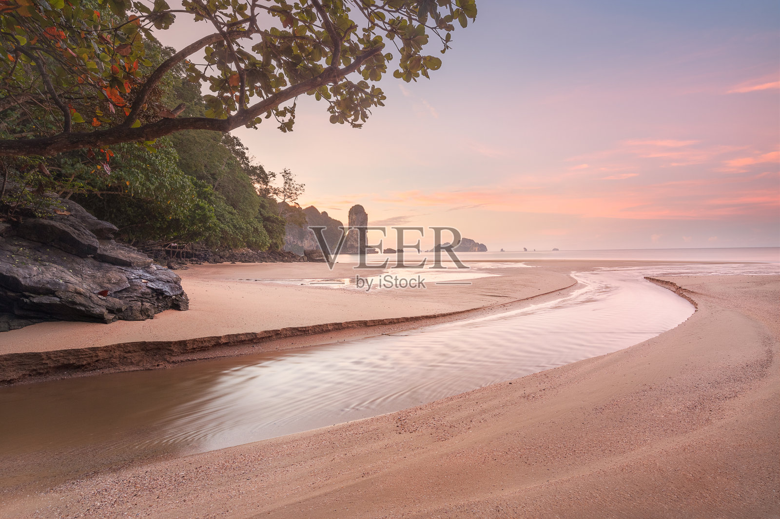热带海岸，丛林和悬崖泰国海滩照片摄影图片