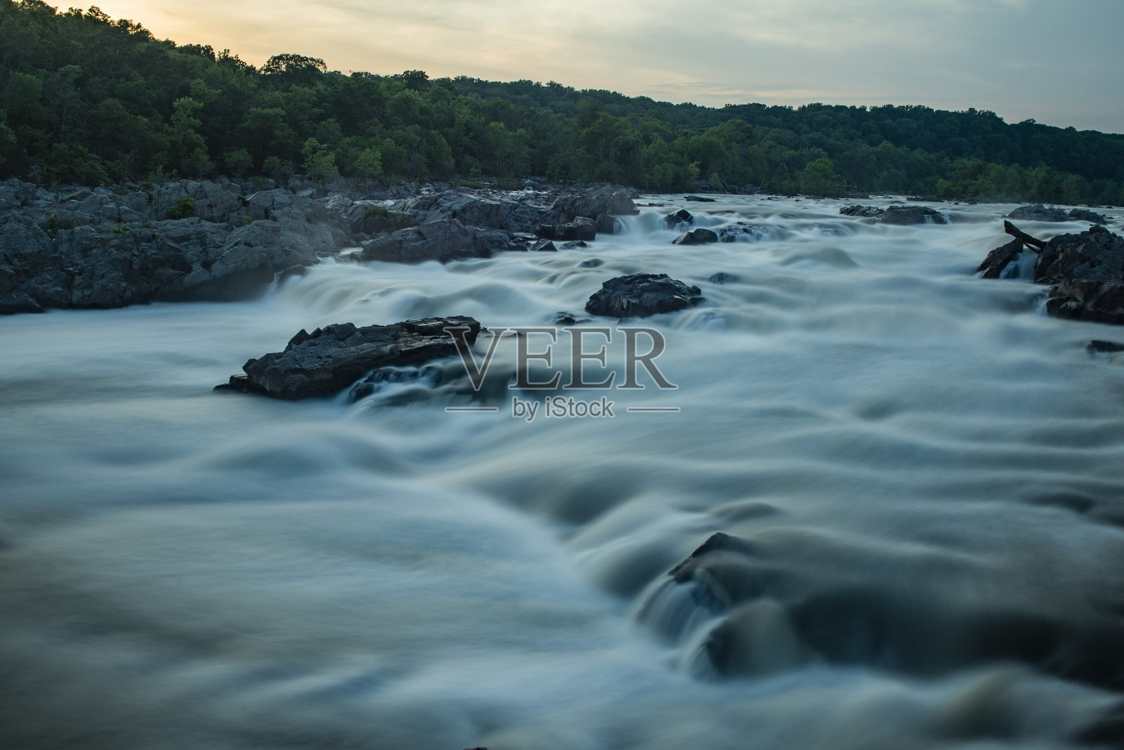 华盛顿特区附近马瑟峡谷的急流照片摄影图片
