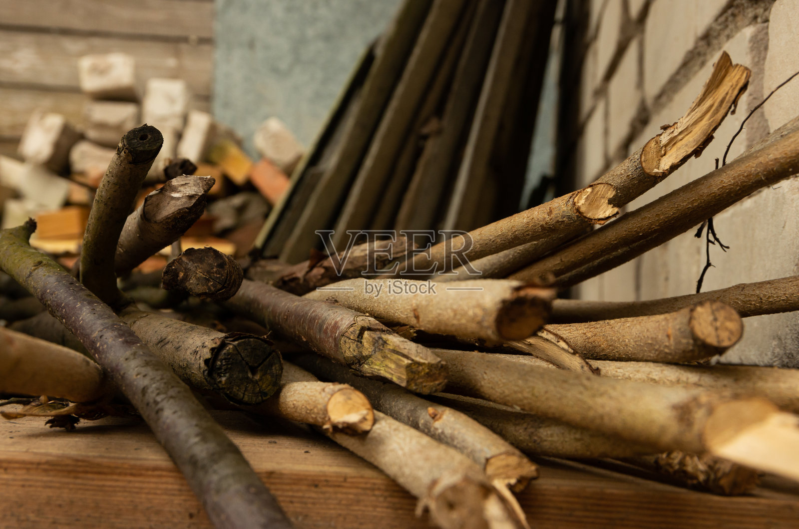 树枝堆，花园工作，树林，外面照片摄影图片