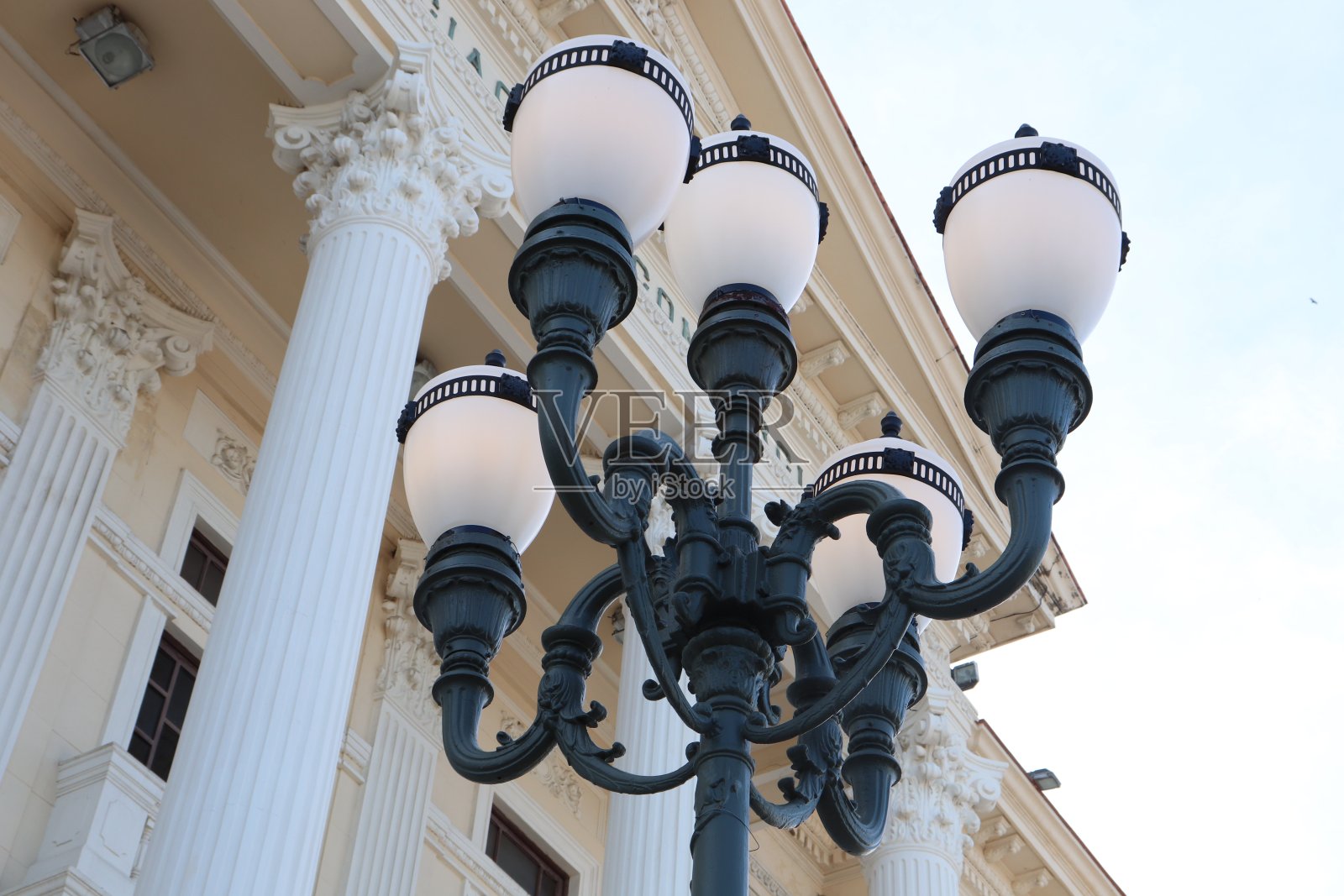 经典的灯柱上照片摄影图片