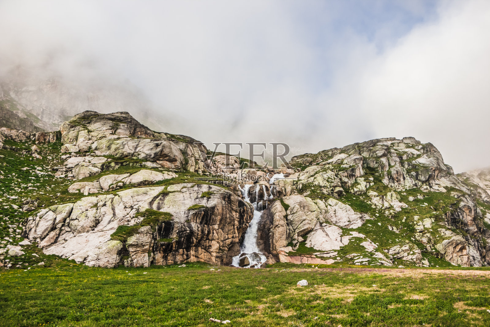 高加索山脉的高山照片摄影图片