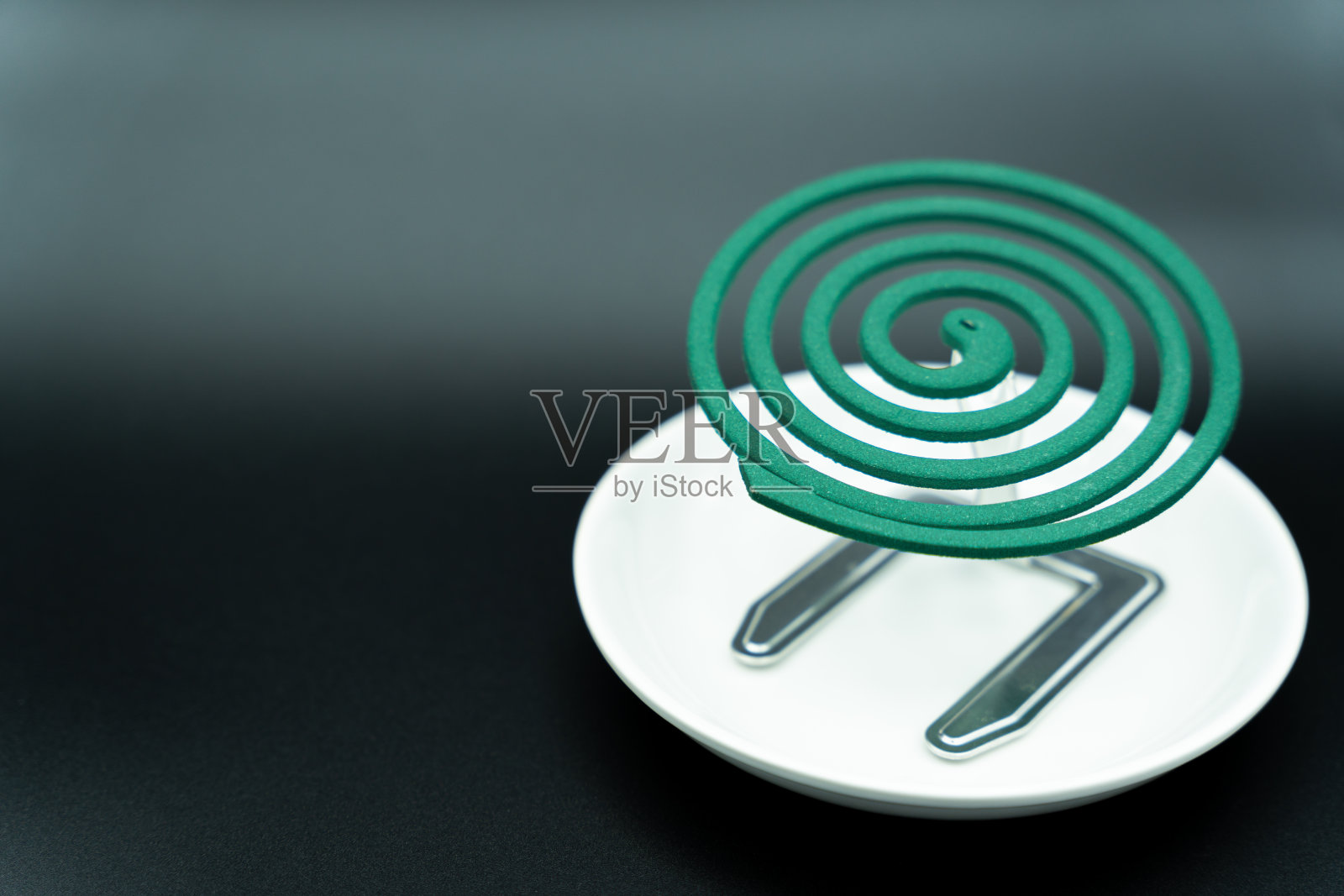 蚊香以黑色为背景照片摄影图片