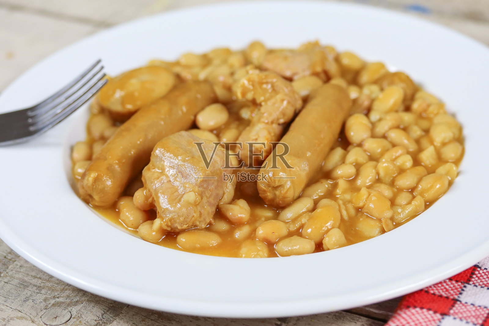 盘豆焖肉照片摄影图片