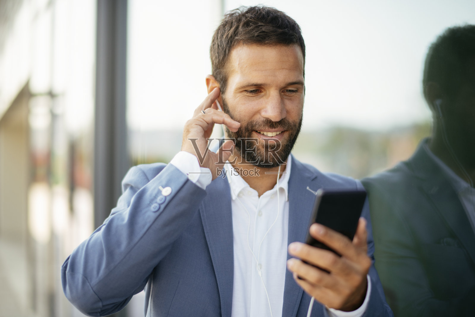 商人正在进行视频通话。照片摄影图片