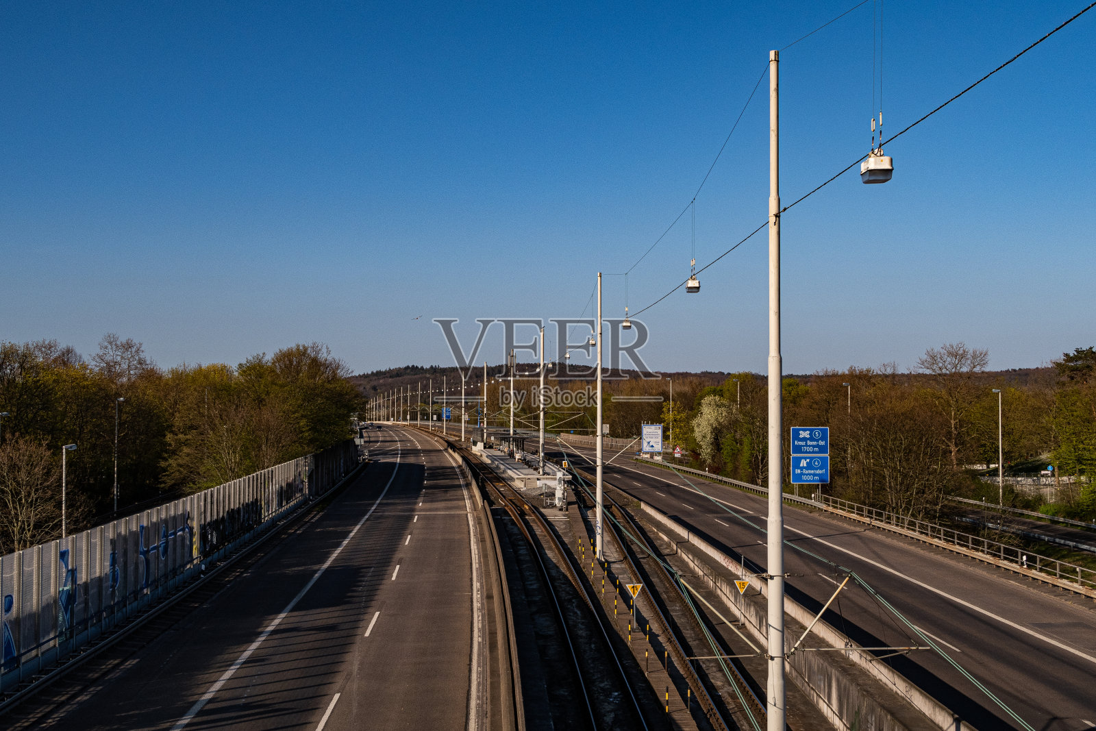 波恩的高速公路，几乎没有汽车。没有交通照片摄影图片