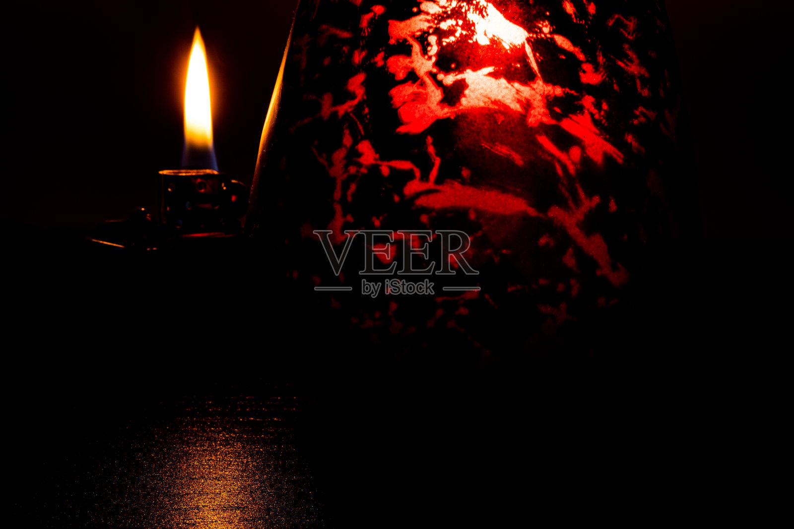 夜晚的光芒照片摄影图片