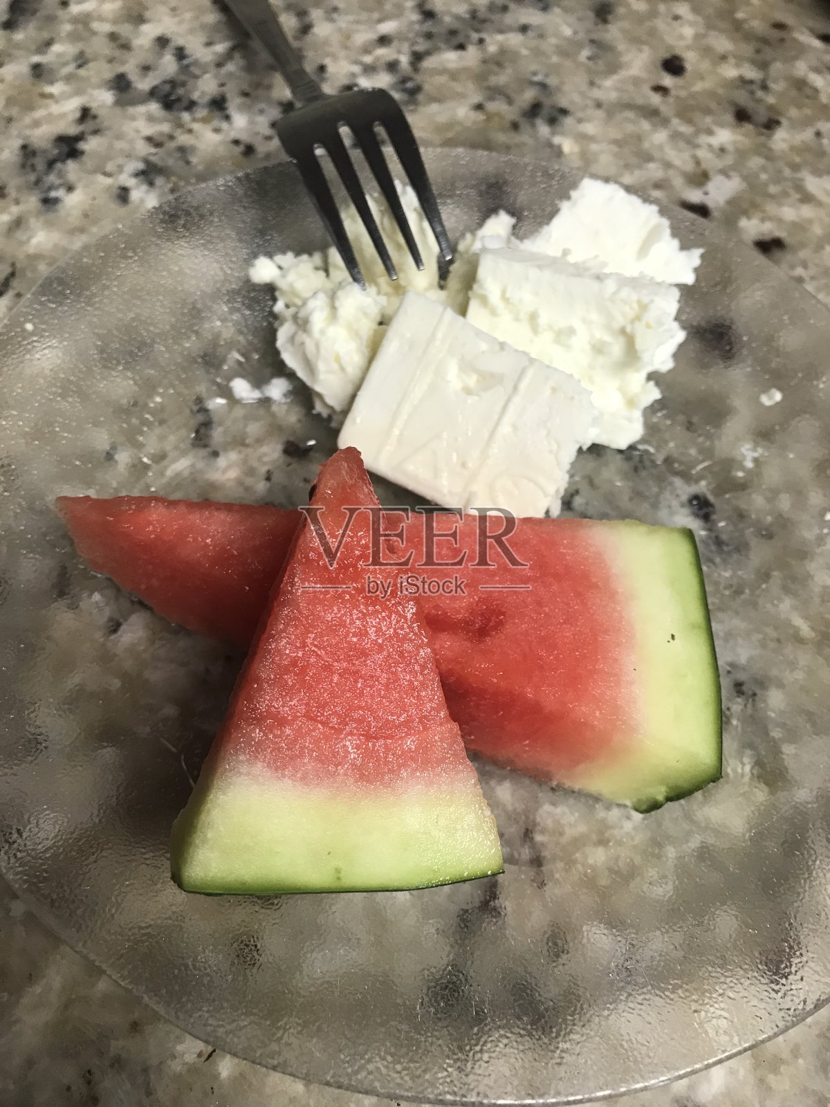 西瓜和羊乳酪照片摄影图片