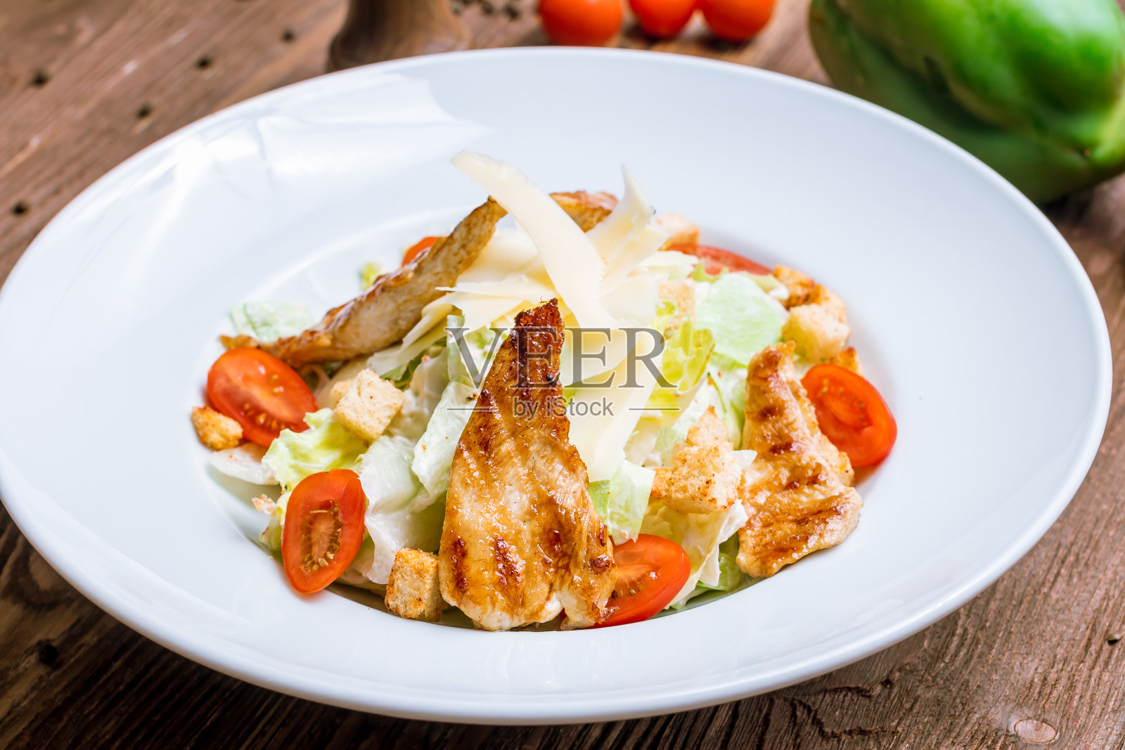 鸡肉凯撒沙拉照片摄影图片