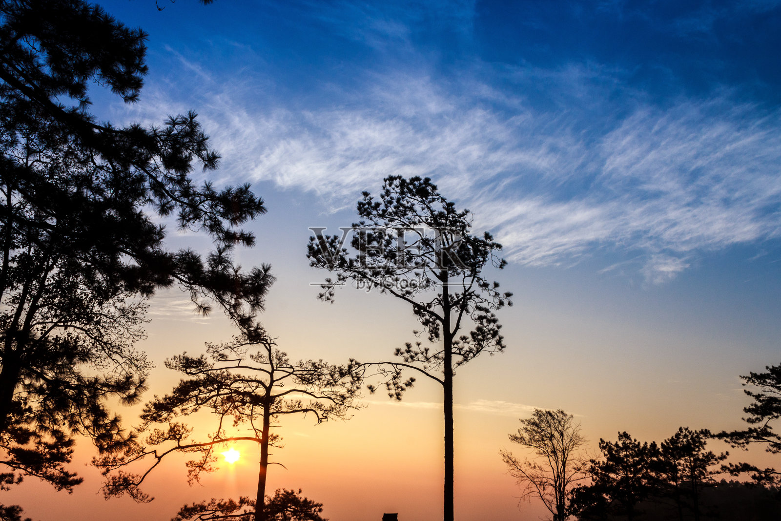 令人惊叹的完美的景观，自然的山和苏塞特照片摄影图片