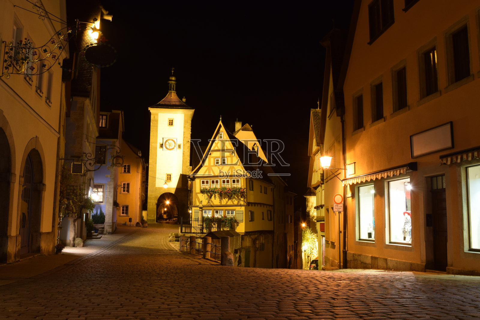 Rothenburg ob der Tauber夜晚的城市景观，德国照片摄影图片