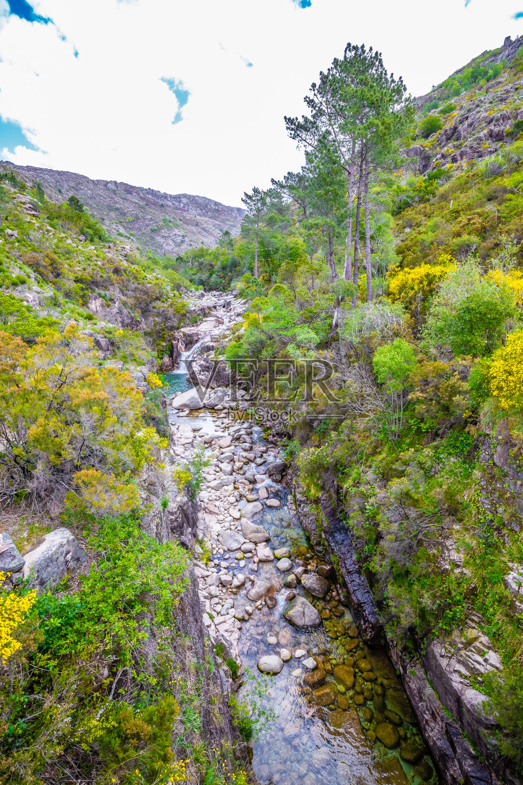Portela Do hombre瀑布- Peneda- geres，葡萄牙照片摄影图片