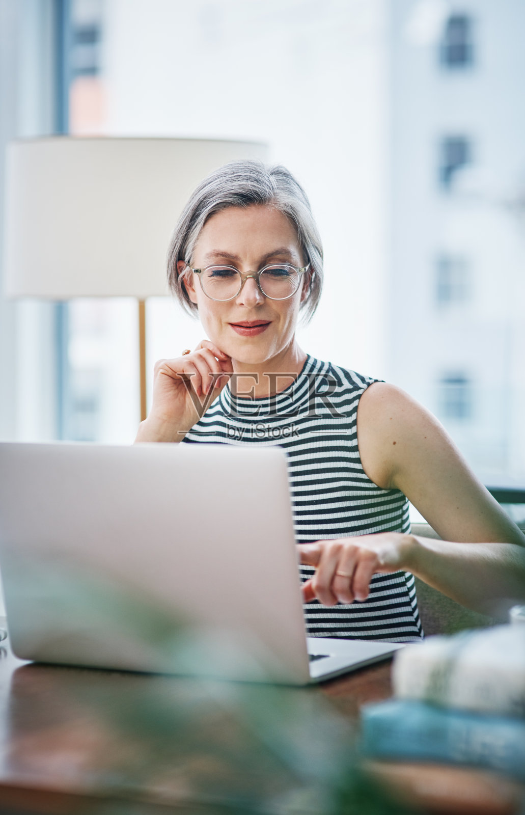 社交媒体将帮助你加强与客户的关系照片摄影图片