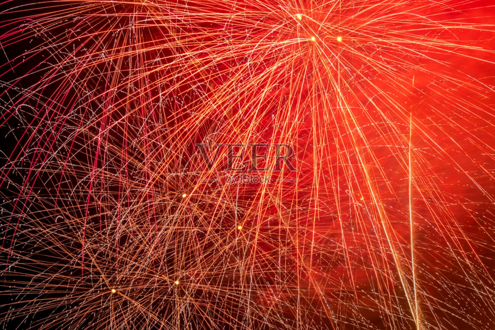 2019年夏天，科尼岛木板路上的烟花照片摄影图片