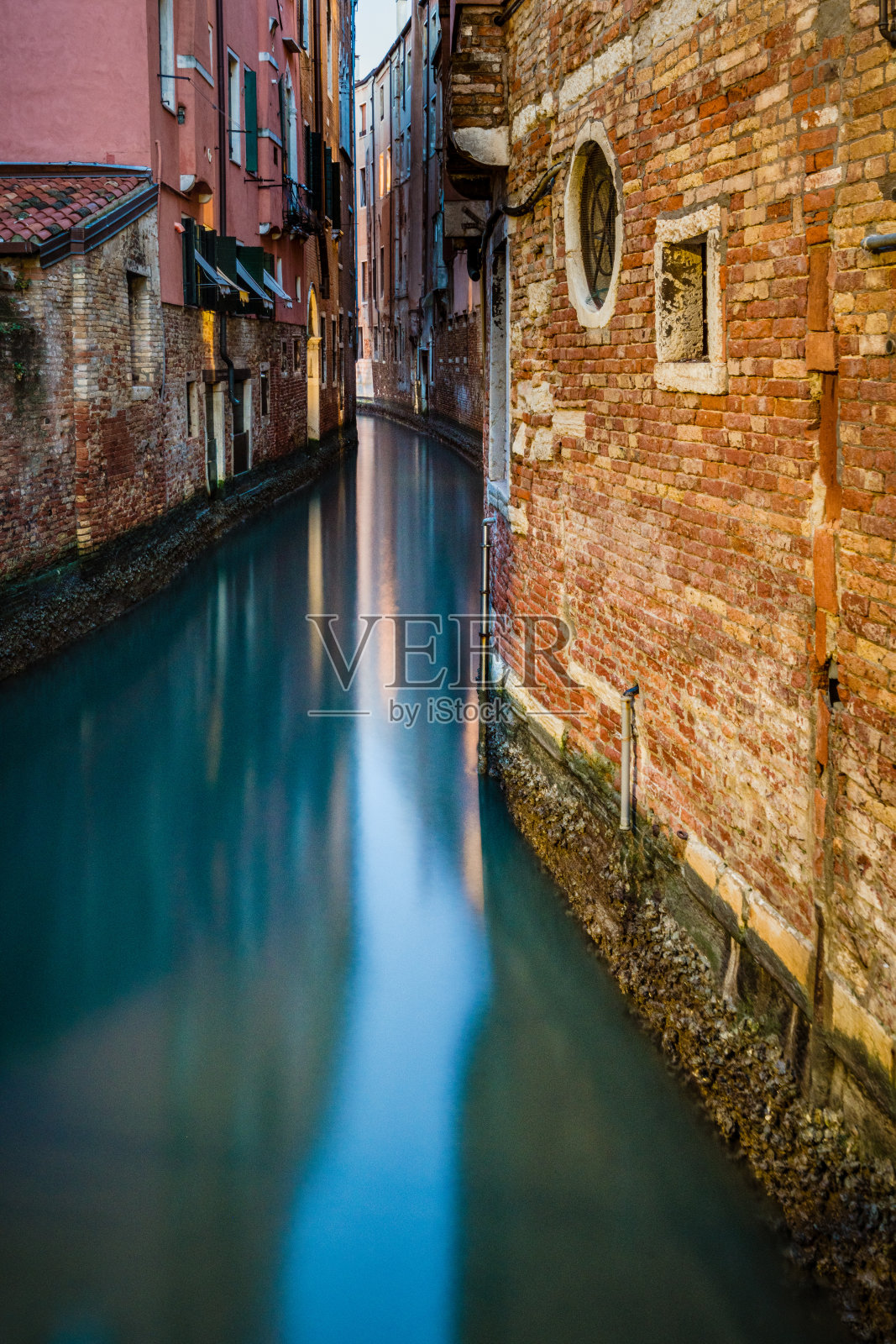 威尼斯运河与船照片摄影图片