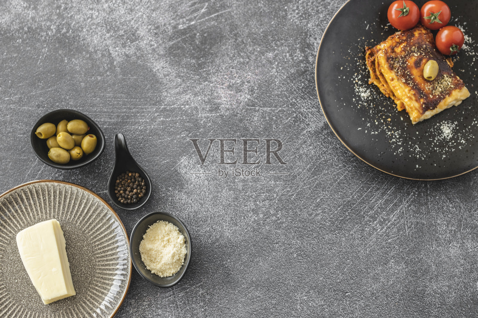 新鲜烤的奶酪千层面照片摄影图片