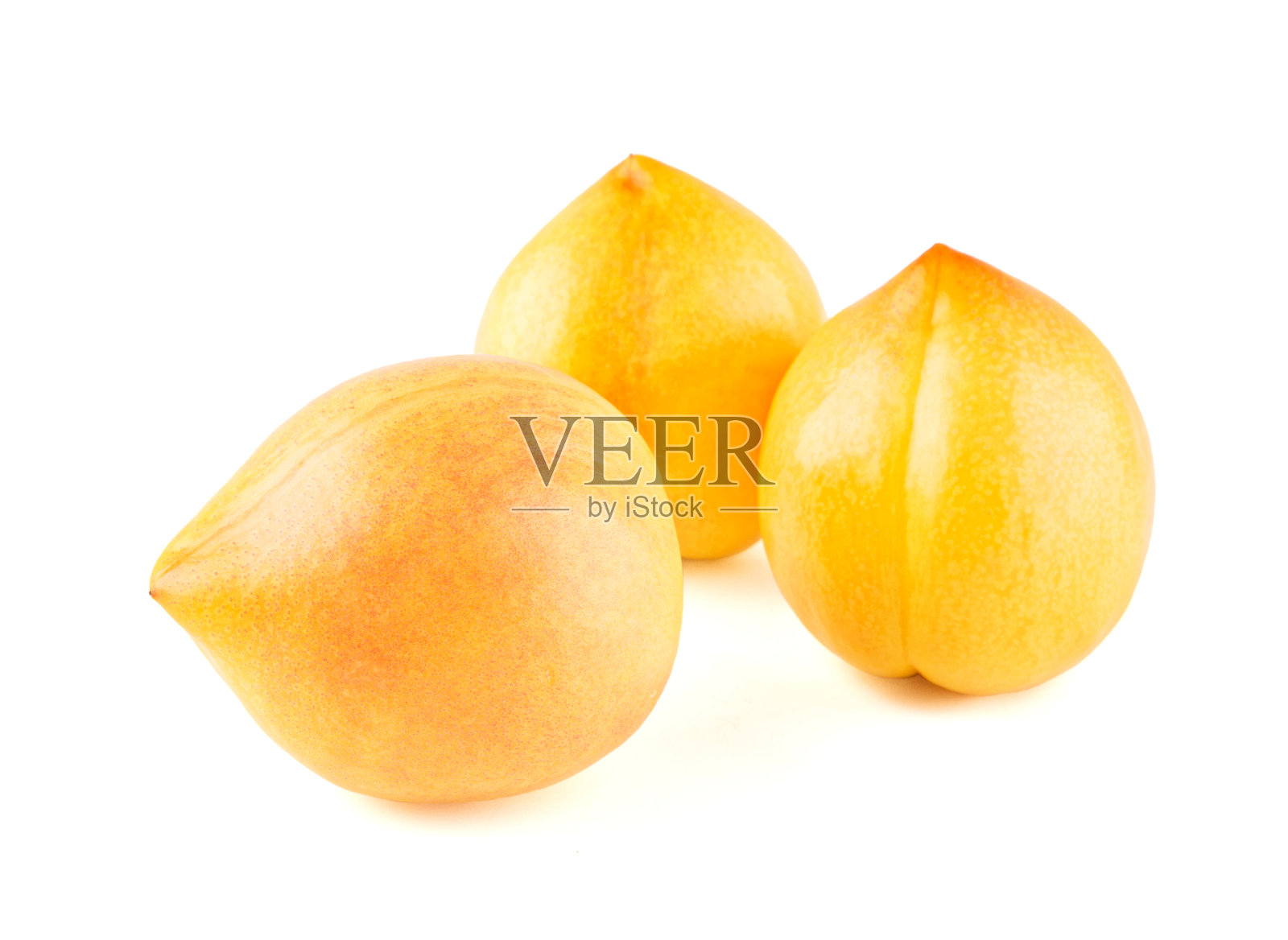 白色背景上分离的新鲜黄色油桃。照片摄影图片