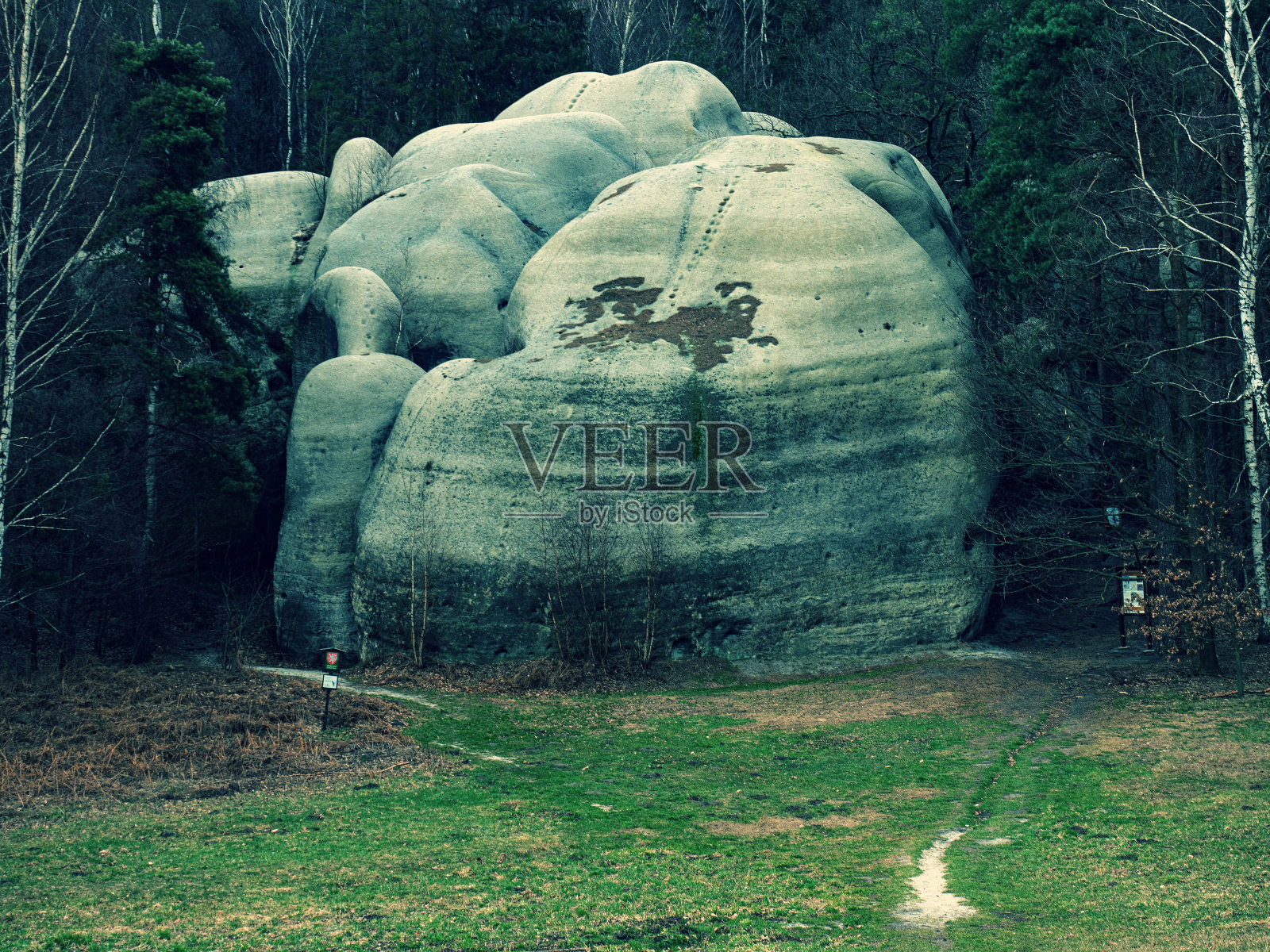 Sloni kameny，白色石头的岩层照片摄影图片