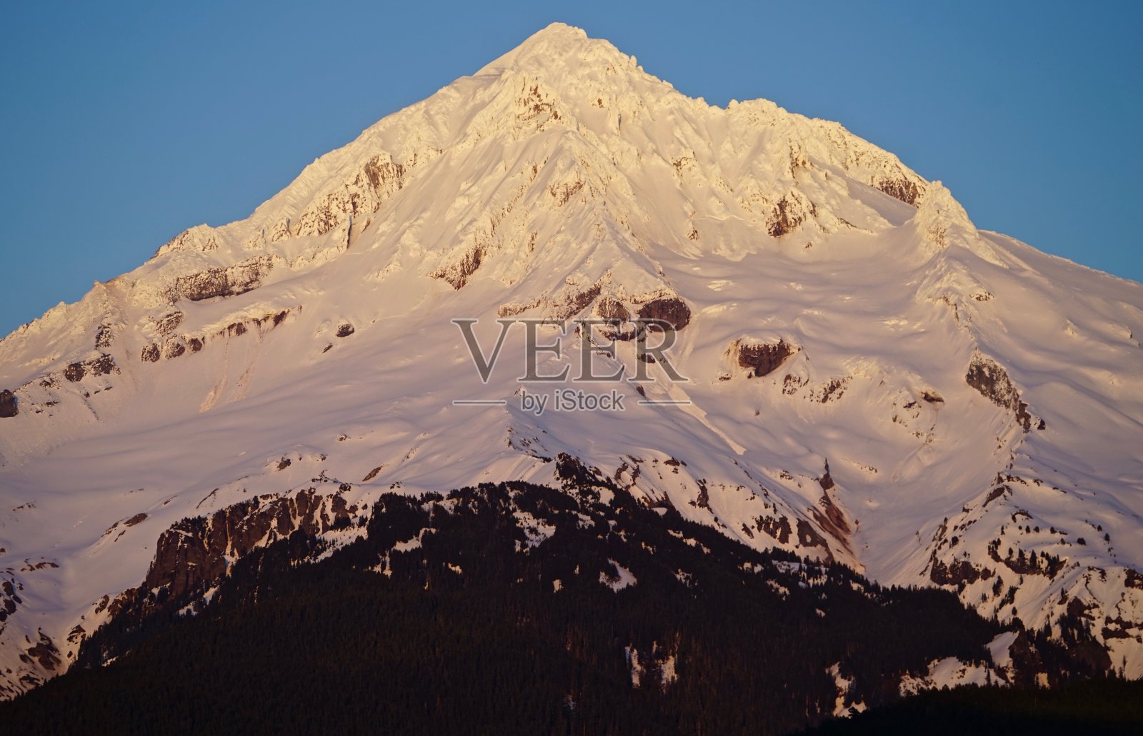 西北太平洋金字塔灯照片摄影图片