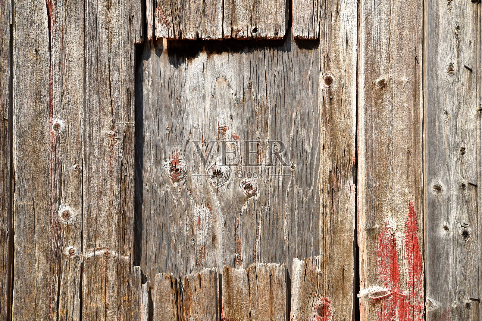 谷仓一侧的窗户照片摄影图片