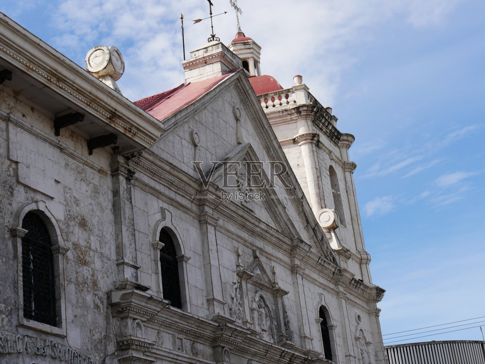 近距离观察菲律宾宿务市圣大教堂Niño的上部。照片摄影图片