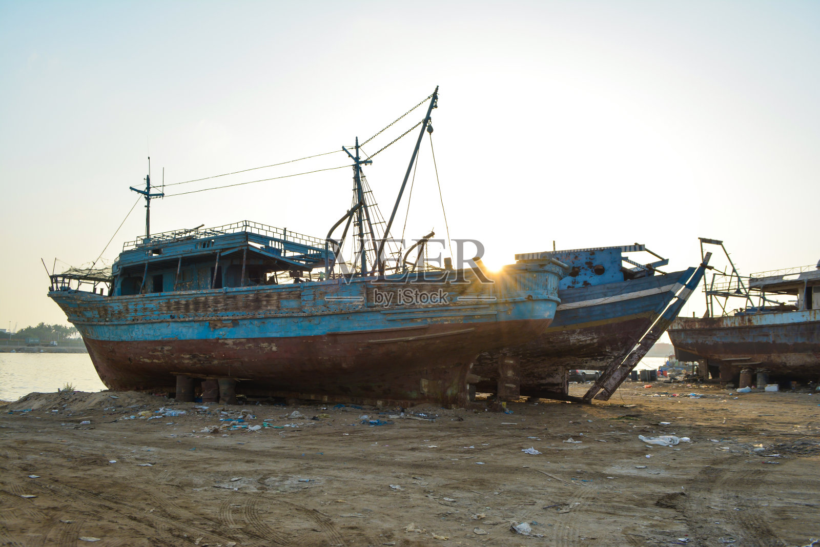 废弃的船只，沉船照片摄影图片