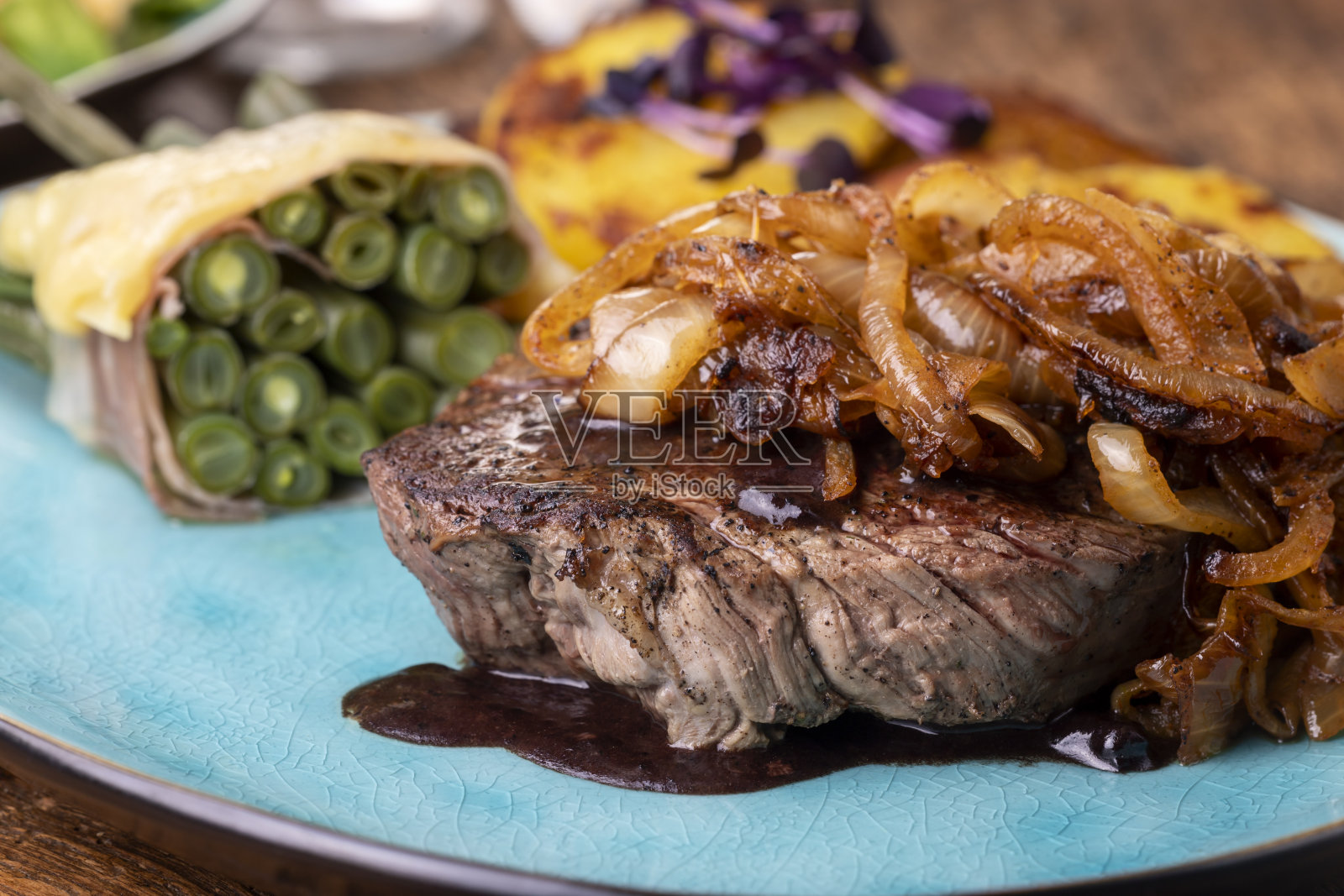 斯瓦比亚芝士加土豆和豆子照片摄影图片