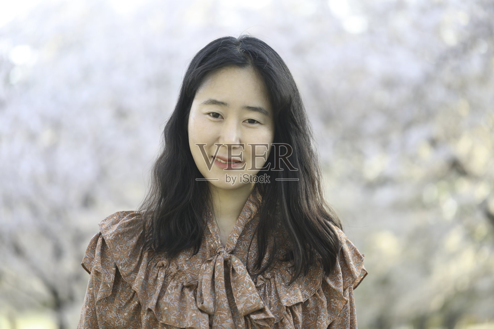 亚洲女人的樱花照片摄影图片