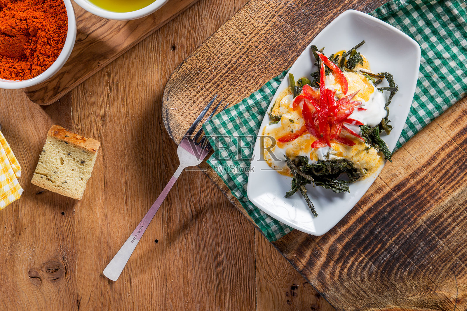 开胃菜和小吃，很好地配合土耳其拉吉照片摄影图片