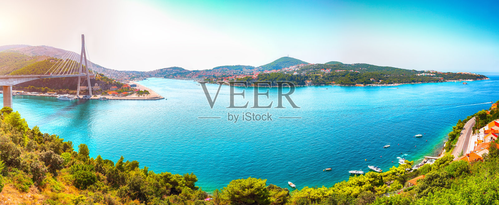 图季曼大桥和蓝色泻湖和杜布罗夫尼克港照片摄影图片