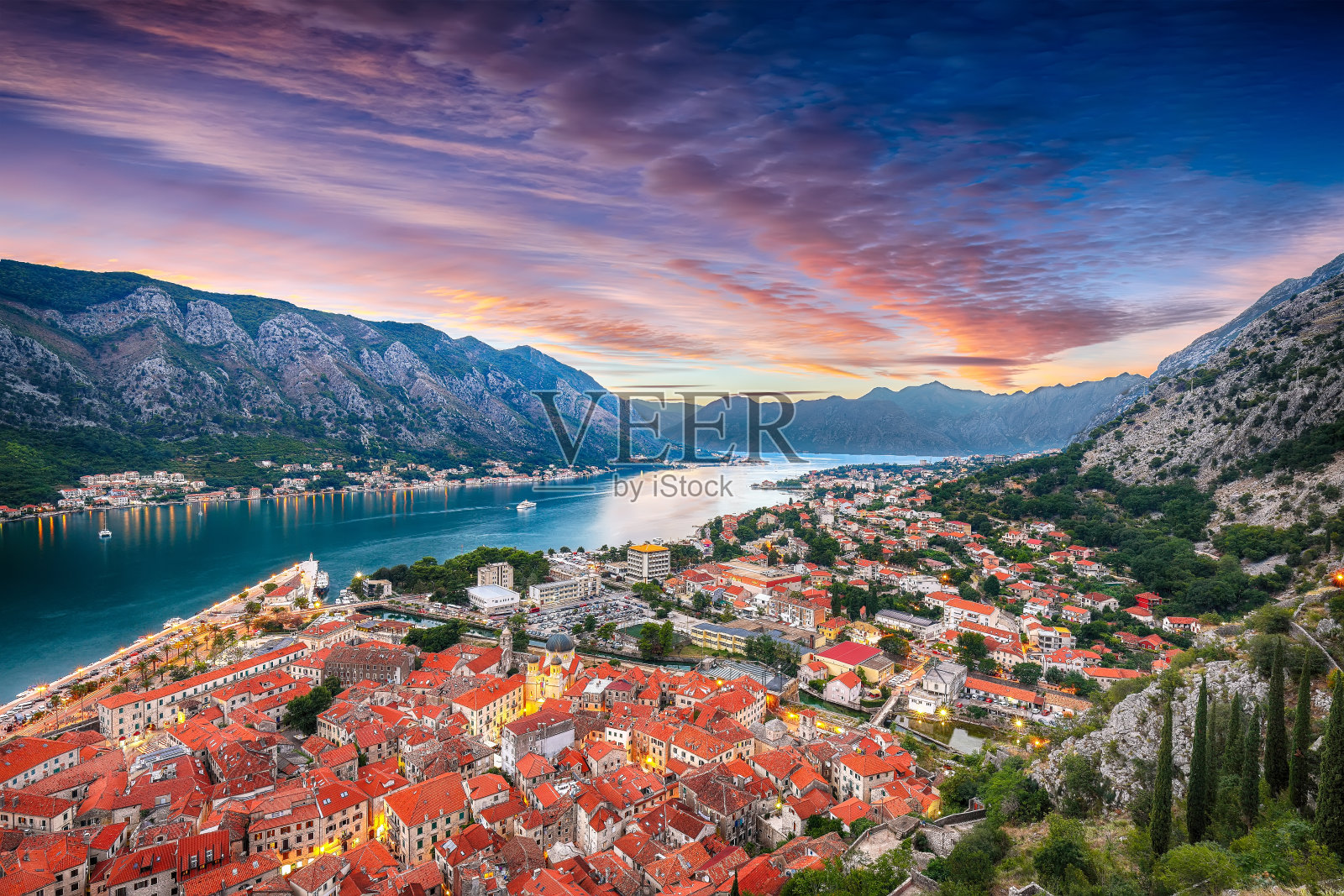 从洛夫森山山上鸟瞰科托尔湾和老城照片摄影图片