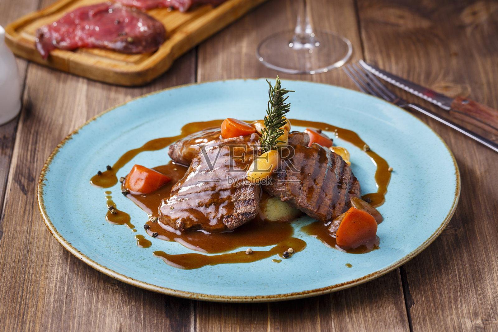 烤肉丸配黄油照片摄影图片