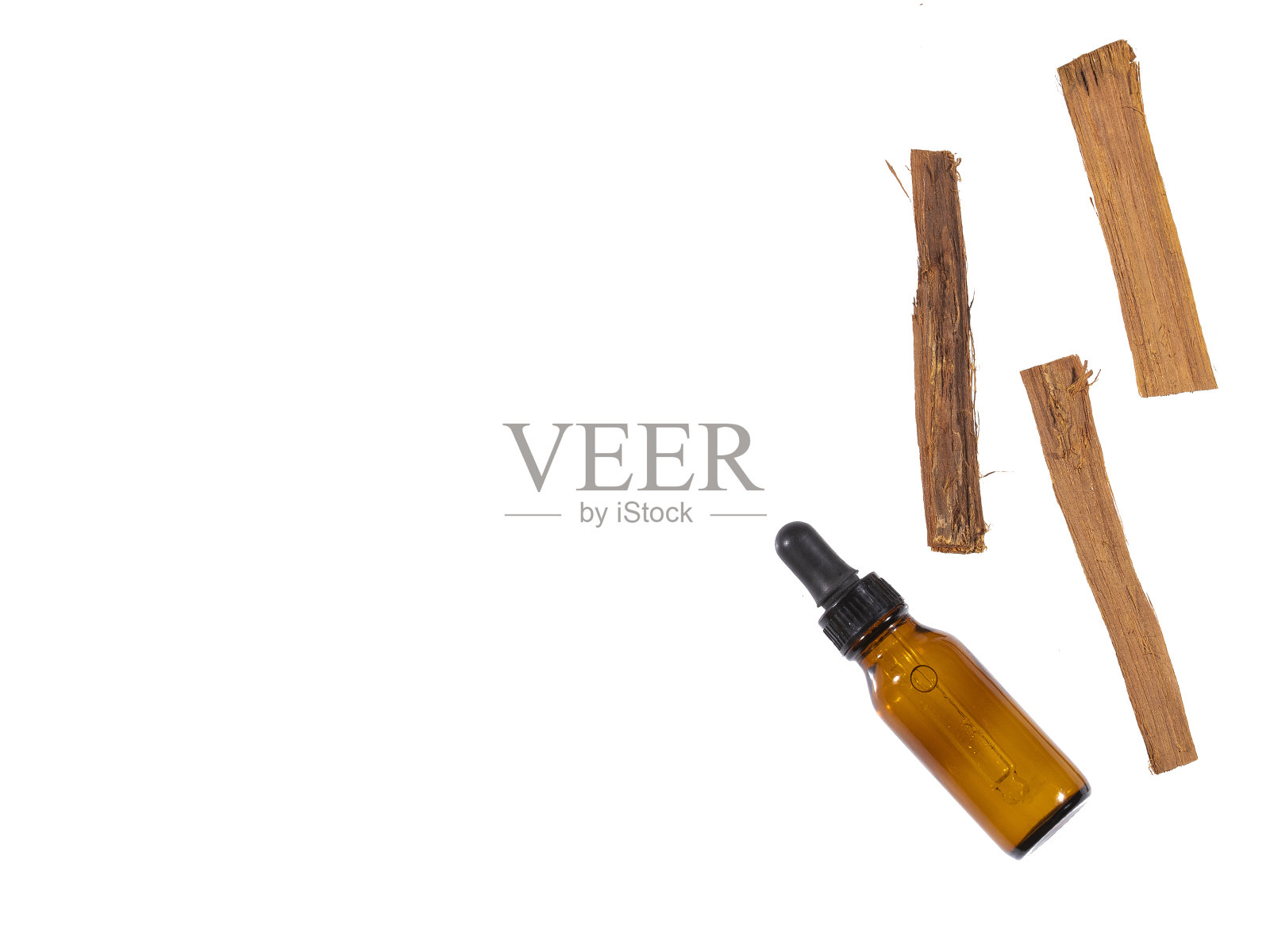 白色背景下的绒毛钩藤滴药照片摄影图片