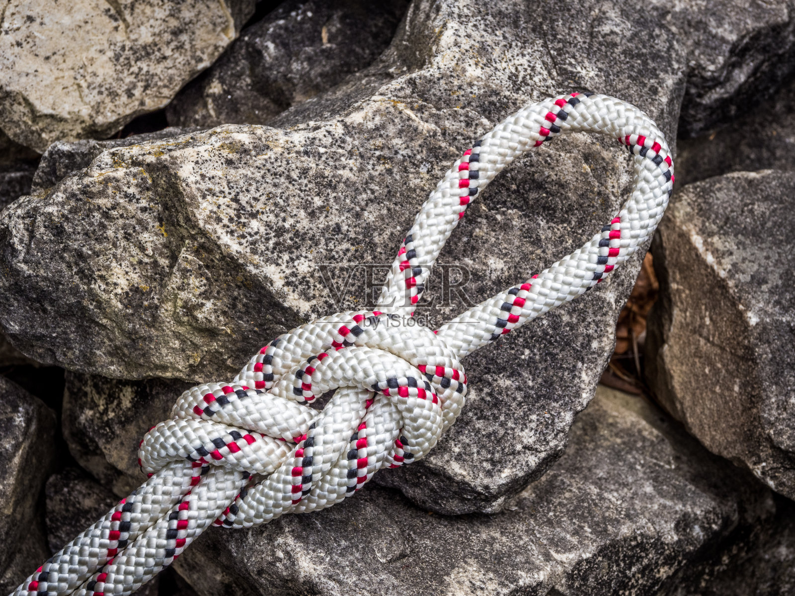 攀绳的一端打8号结照片摄影图片