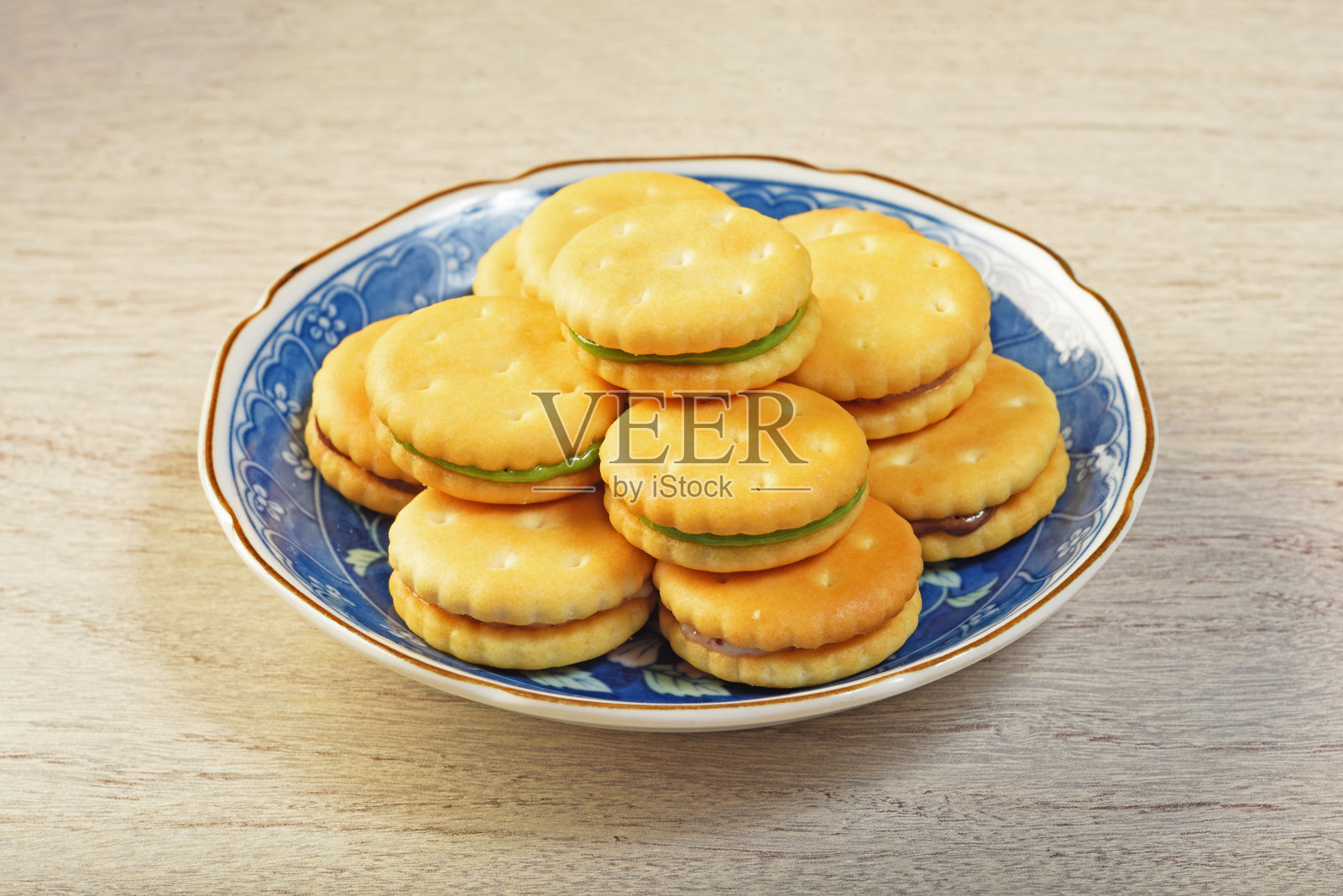 小圆圈牛轧糖饼干照片摄影图片