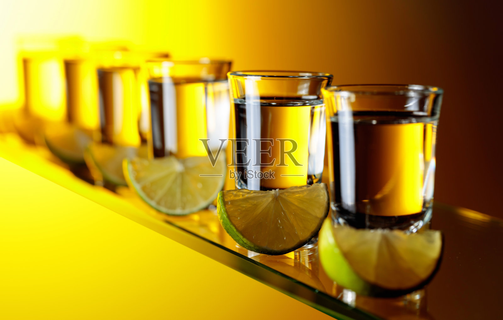 龙舌兰和酸橙片。照片摄影图片