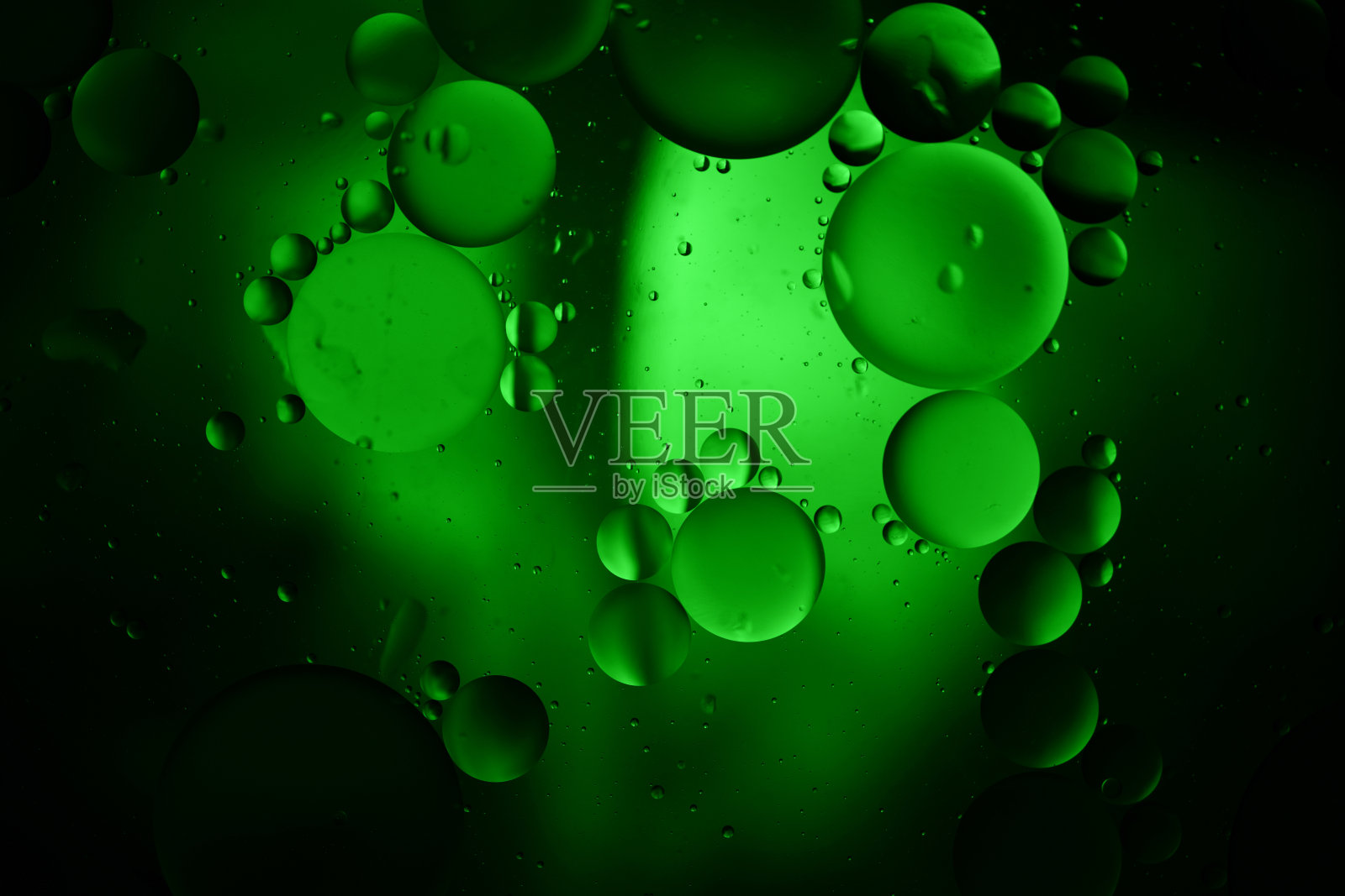 近距离观察水中的气泡照片摄影图片