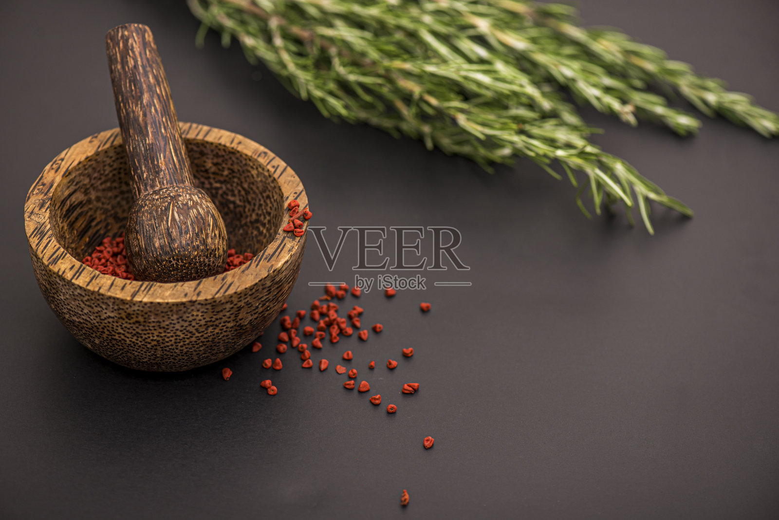 磨香料用的木臼照片摄影图片