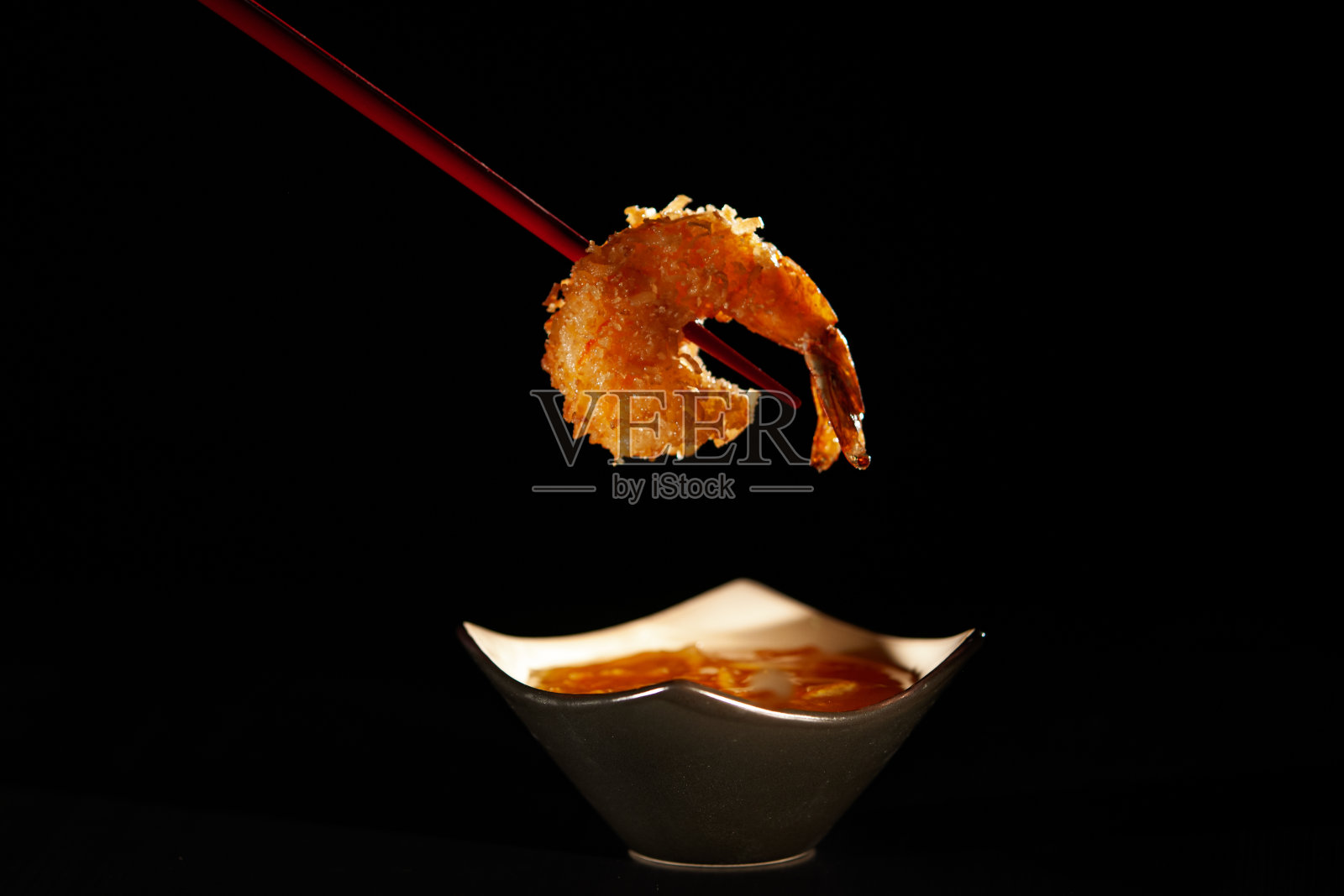 脆炸虾和蘸酱照片摄影图片