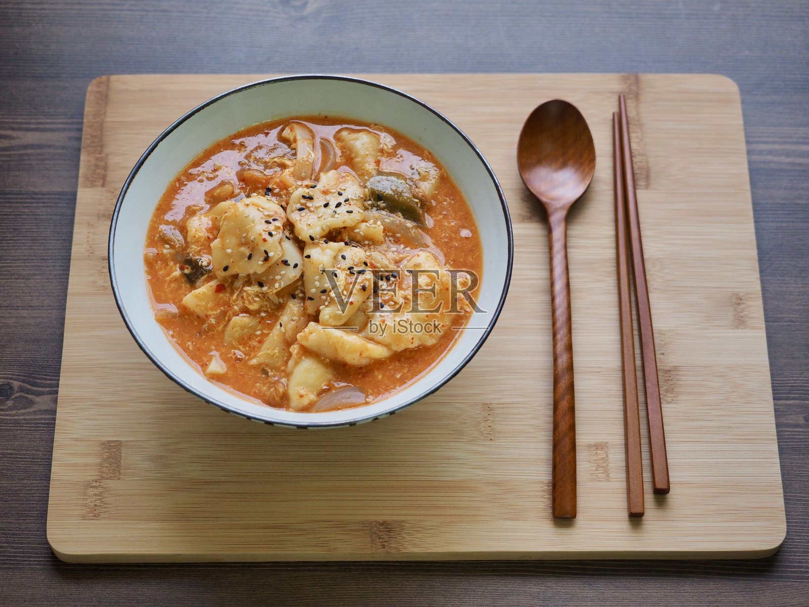 韩国食物泡菜寿司，辛辣的食物照片摄影图片
