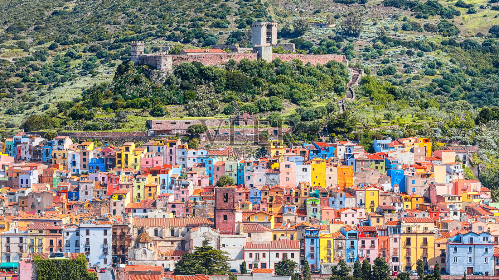 撒丁岛的老城博萨，美丽的早晨全景图照片摄影图片