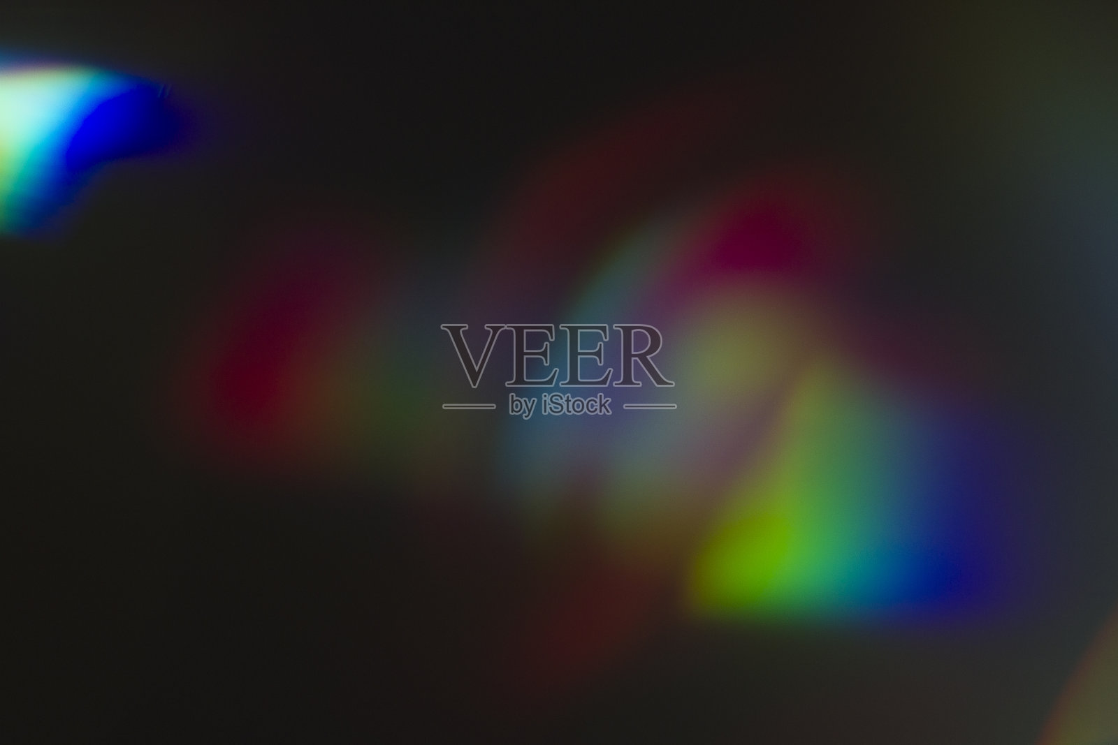 黑色背景上的镜头光晕和光漏雾照片摄影图片