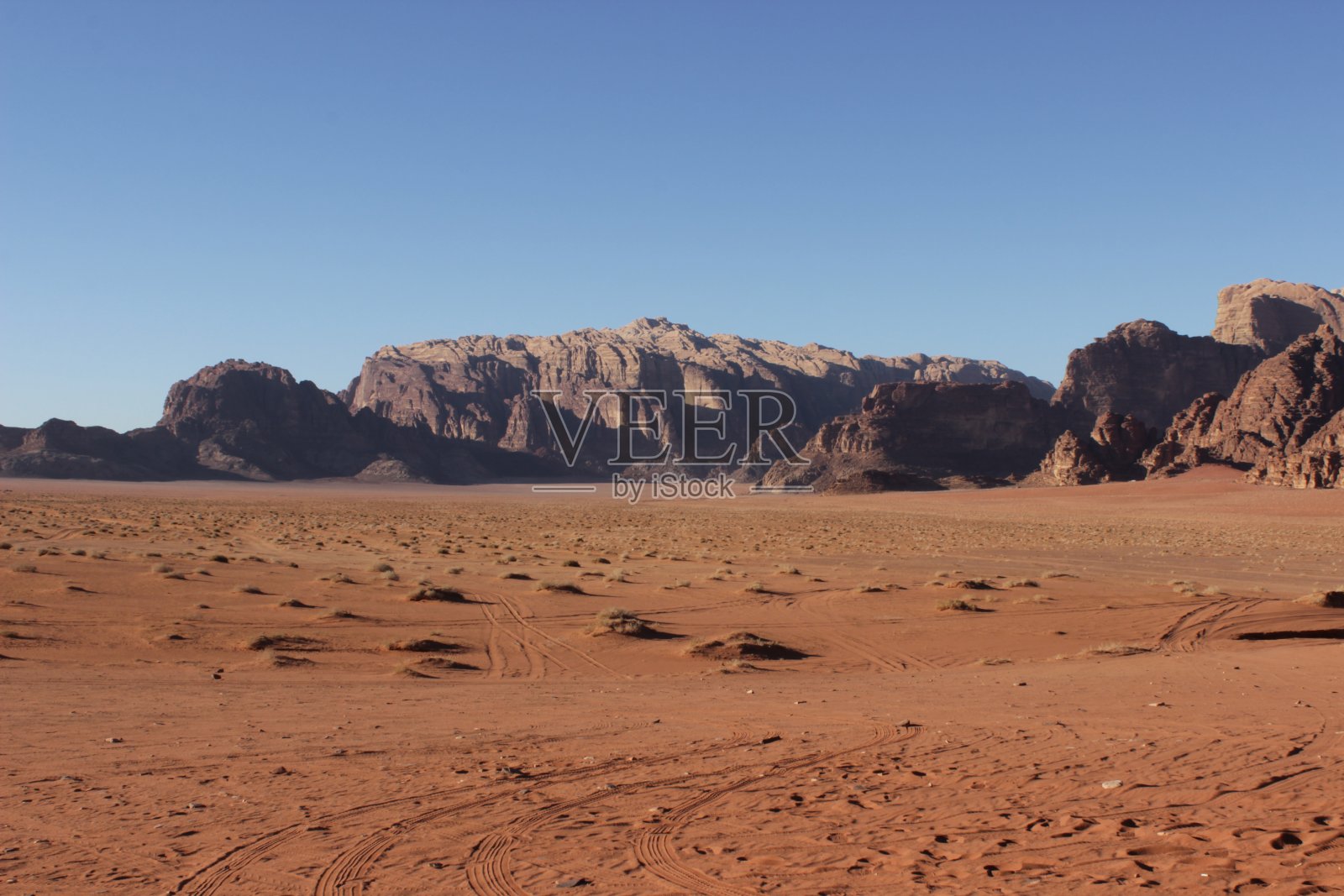 瓦迪拉姆沙漠中的火星景观照片摄影图片