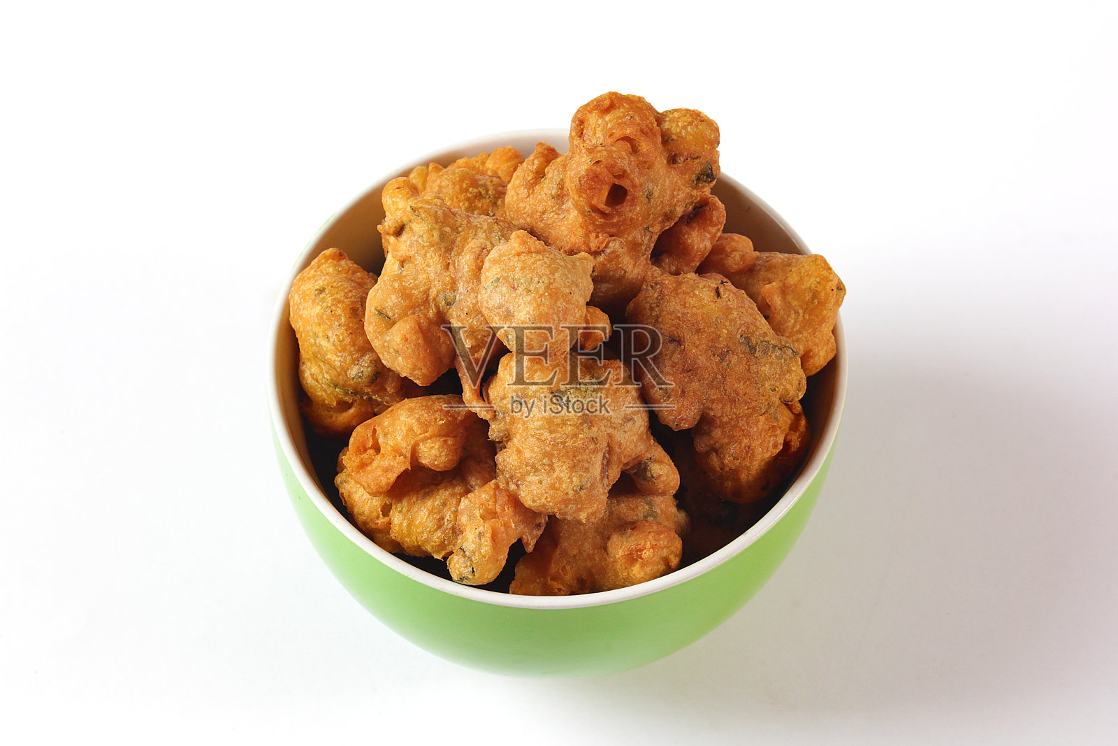 斋月开斋用的土豆Pakora，拉姆赞著名的食物盆地pakoda或batata vara。斋月、排灯节和圣诞节的特别食物。照片摄影图片