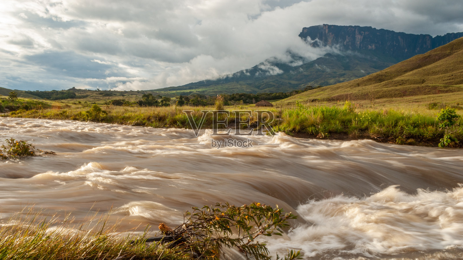 kukenan山。照片摄影图片