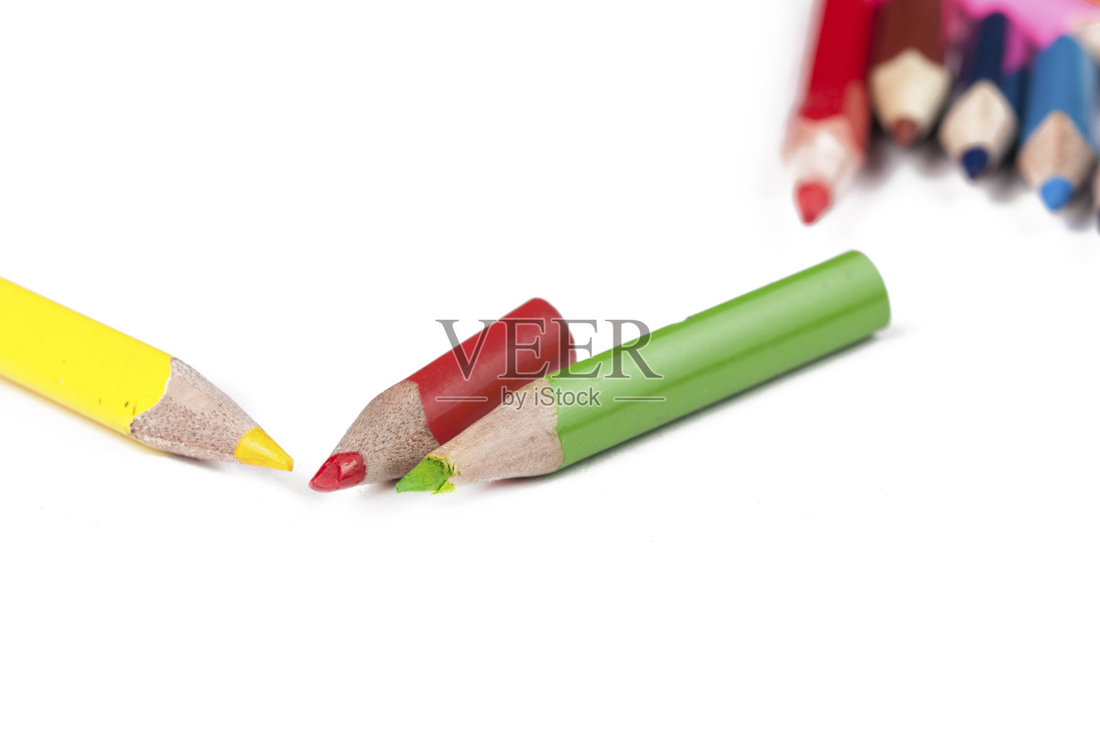 彩色铅笔孤立在白色背景上。副本的空间。照片摄影图片