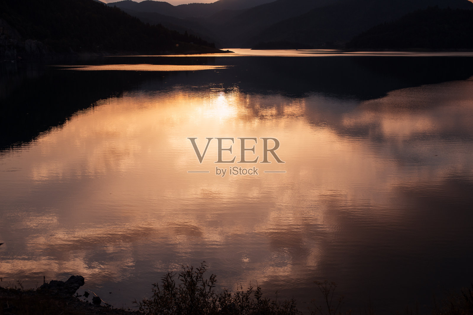 山湖倒影照片摄影图片