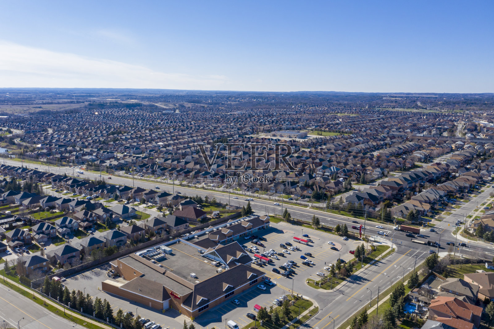 独立和复式房子鸟瞰图，伍德布里奇，加拿大，安大略省照片摄影图片